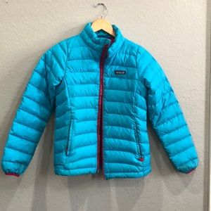 Girls large Patagonia down puffer turquoise blue with raspberry trim